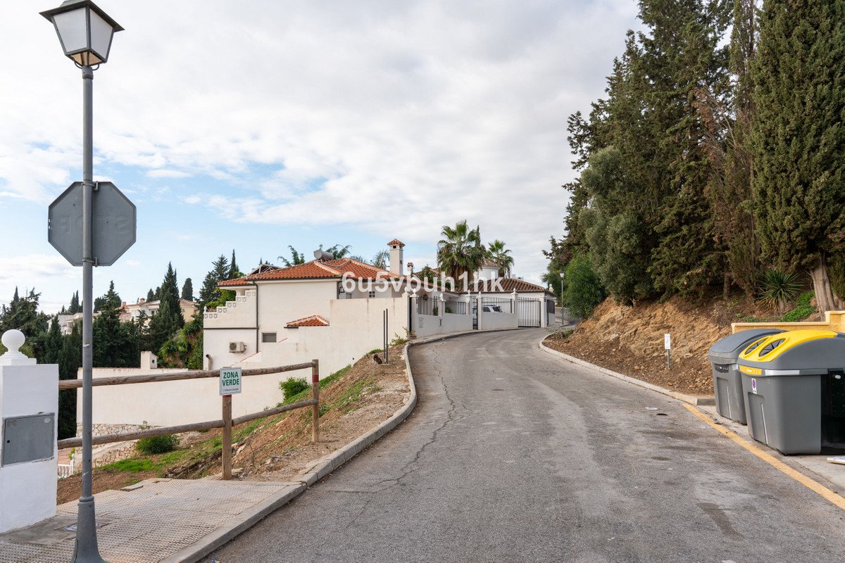 4 Bed Land in Campo Mijas