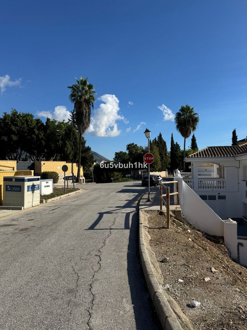 4 Bed Land in Campo Mijas