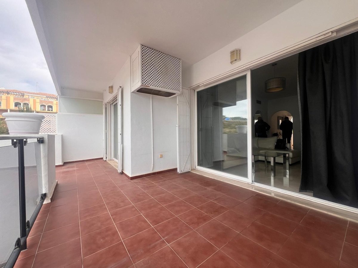2 Bed Middle Floor Apartment in Riviera del Sol
