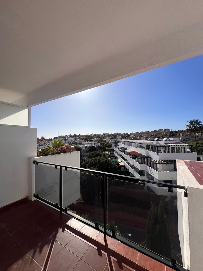 2 Bed Middle Floor Apartment in Riviera del Sol