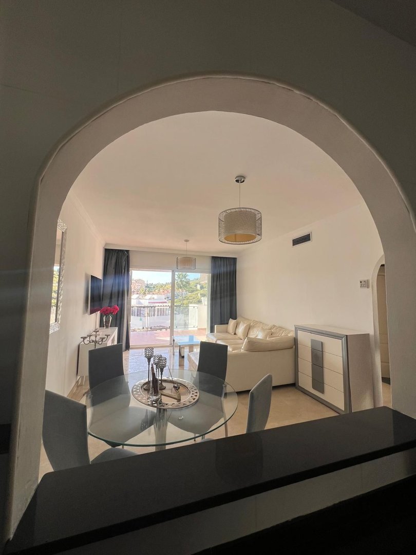 2 Bed Middle Floor Apartment in Riviera del Sol