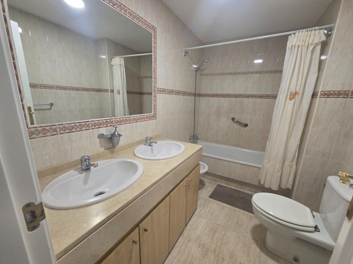 3 Bed Middle Floor Apartment in Torrequebrada