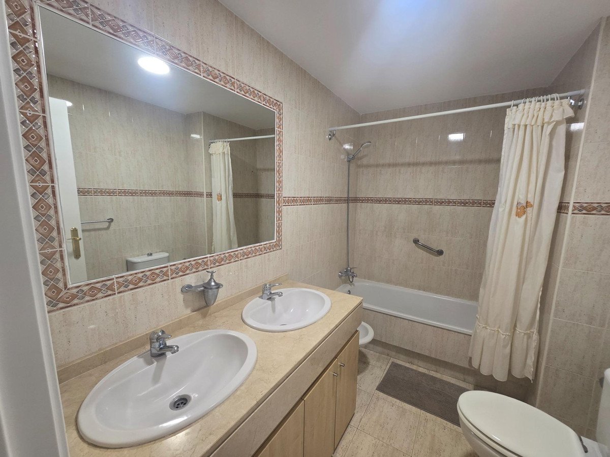 3 Bed Middle Floor Apartment in Torrequebrada