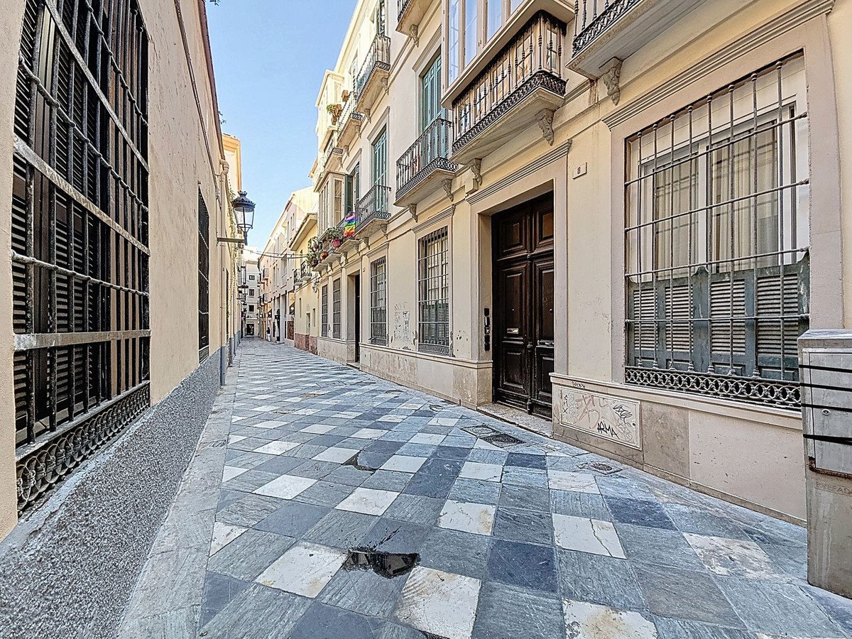 3 Bed Top Floor Apartment in Centro Histórico