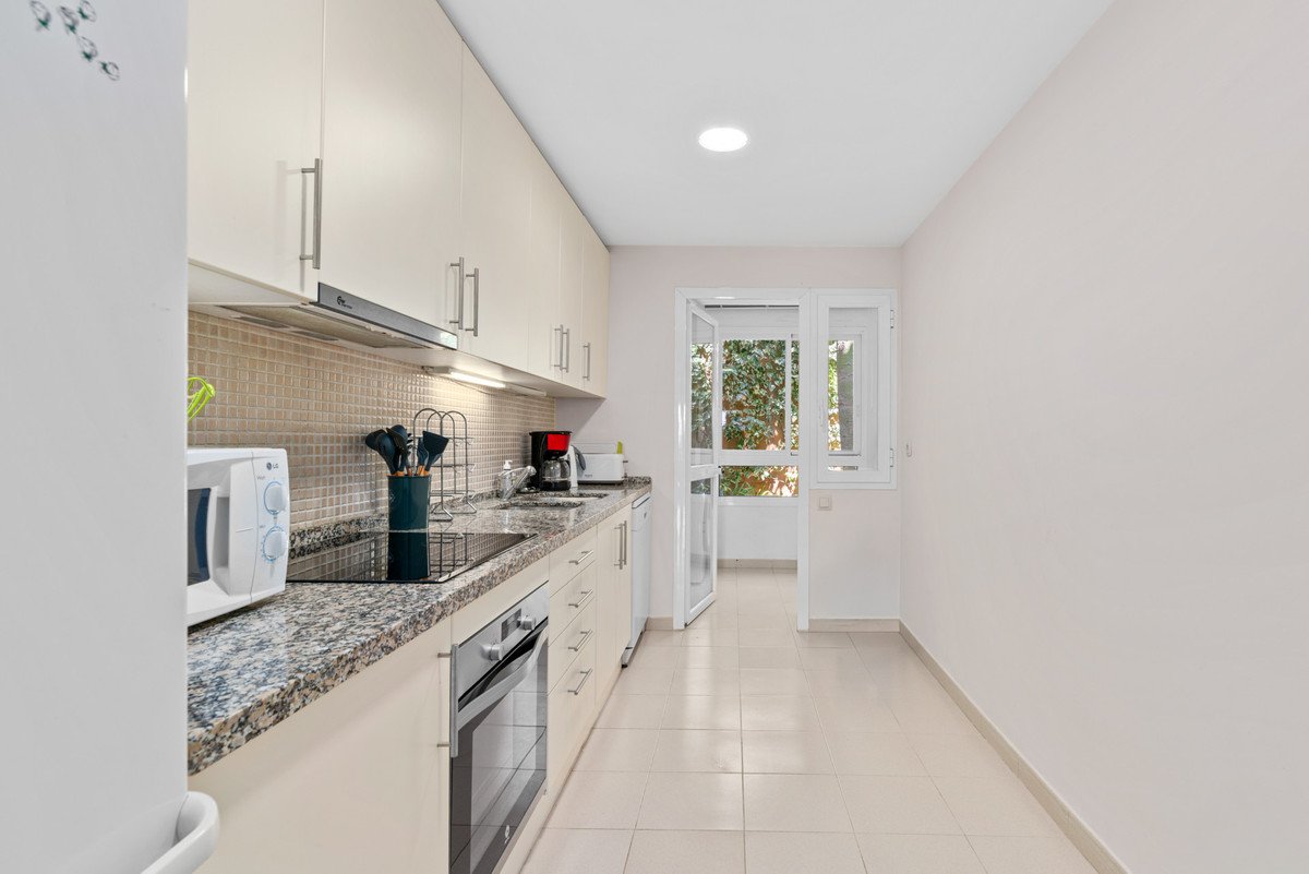 2 Bed Ground Floor Apartment in Benahavís