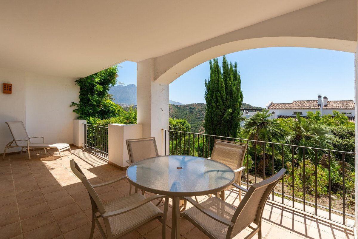 2 Bed Ground Floor Apartment in Benahavís