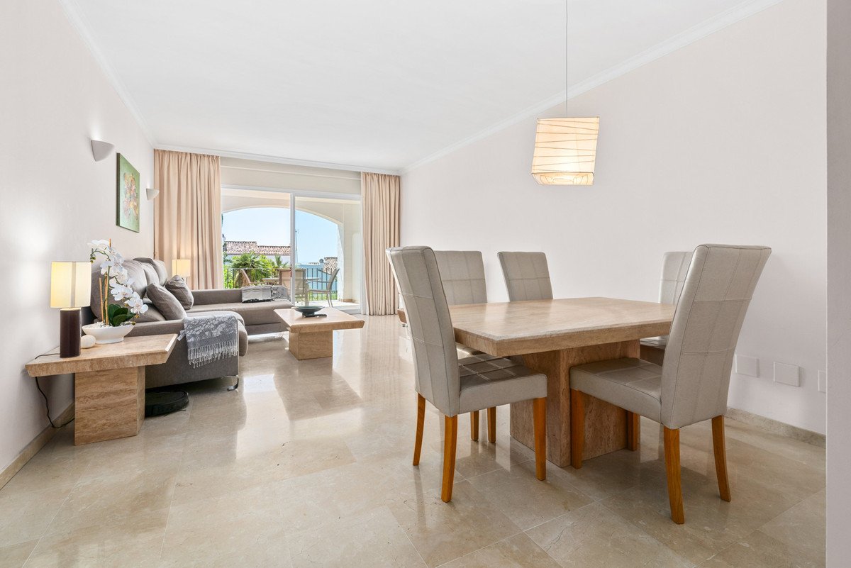 2 Bed Ground Floor Apartment in Benahavís