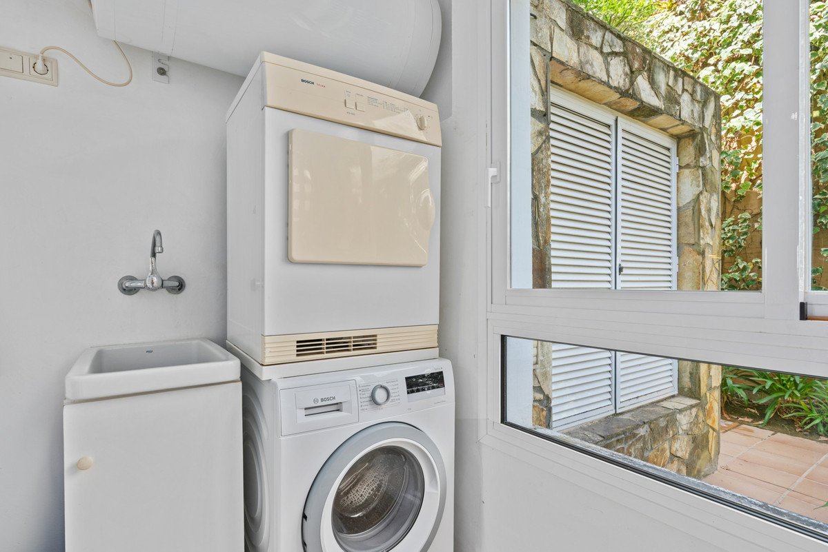2 Bed Ground Floor Apartment in Benahavís