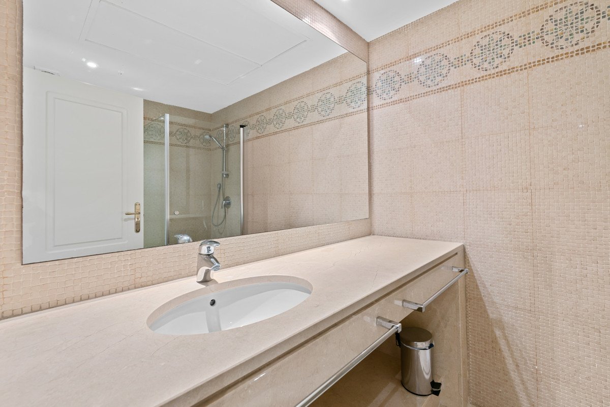 2 Bed Ground Floor Apartment in Benahavís