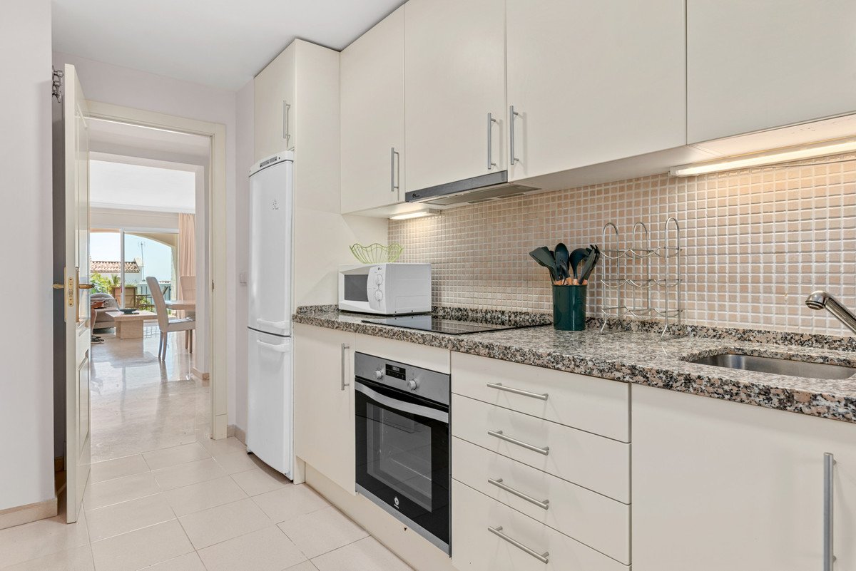 2 Bed Ground Floor Apartment in Benahavís