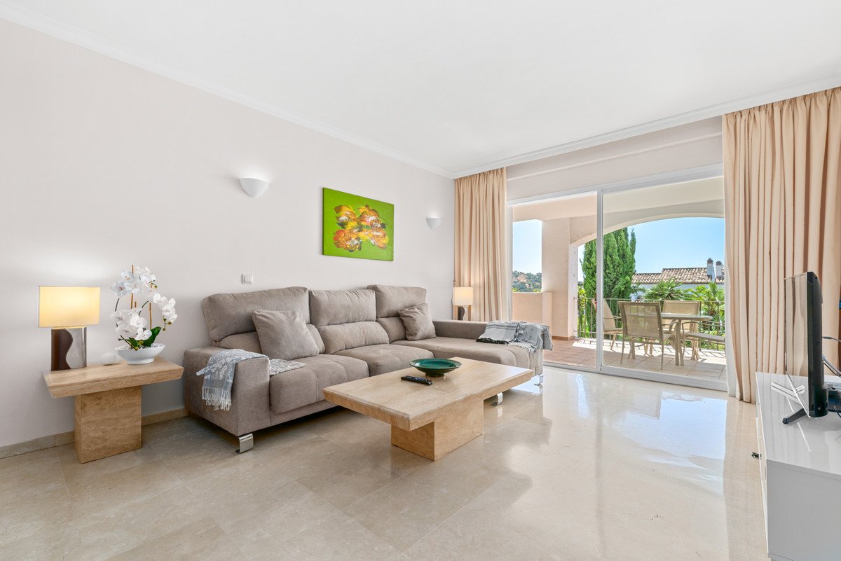 2 Bed Ground Floor Apartment in Benahavís