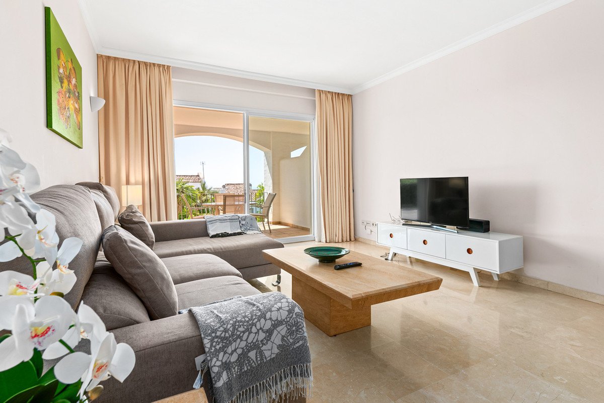 2 Bed Ground Floor Apartment in Benahavís