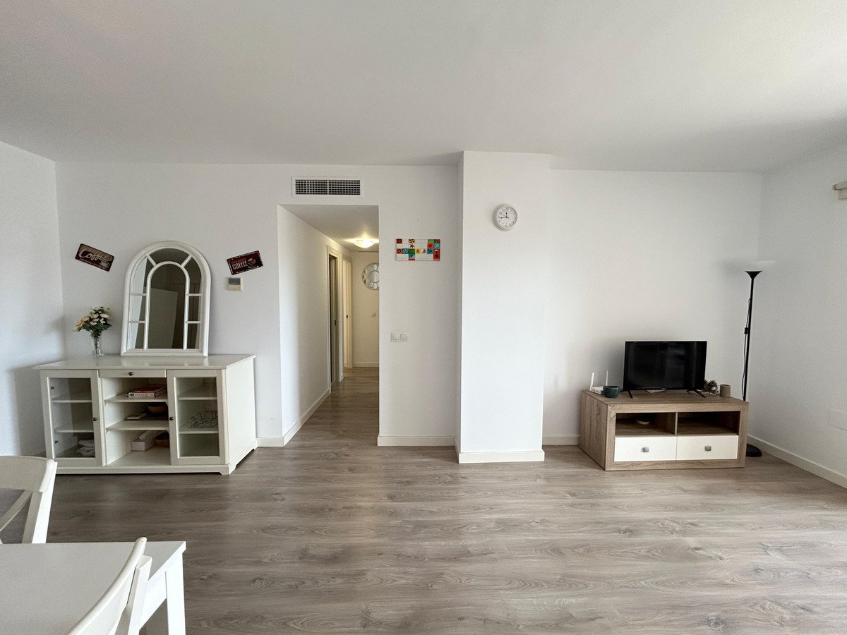 3 Bed Middle Floor Apartment in Nueva Andalucía