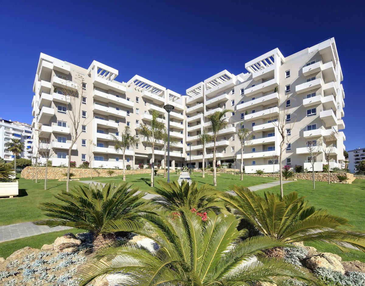 3 Bed Middle Floor Apartment in Nueva Andalucía