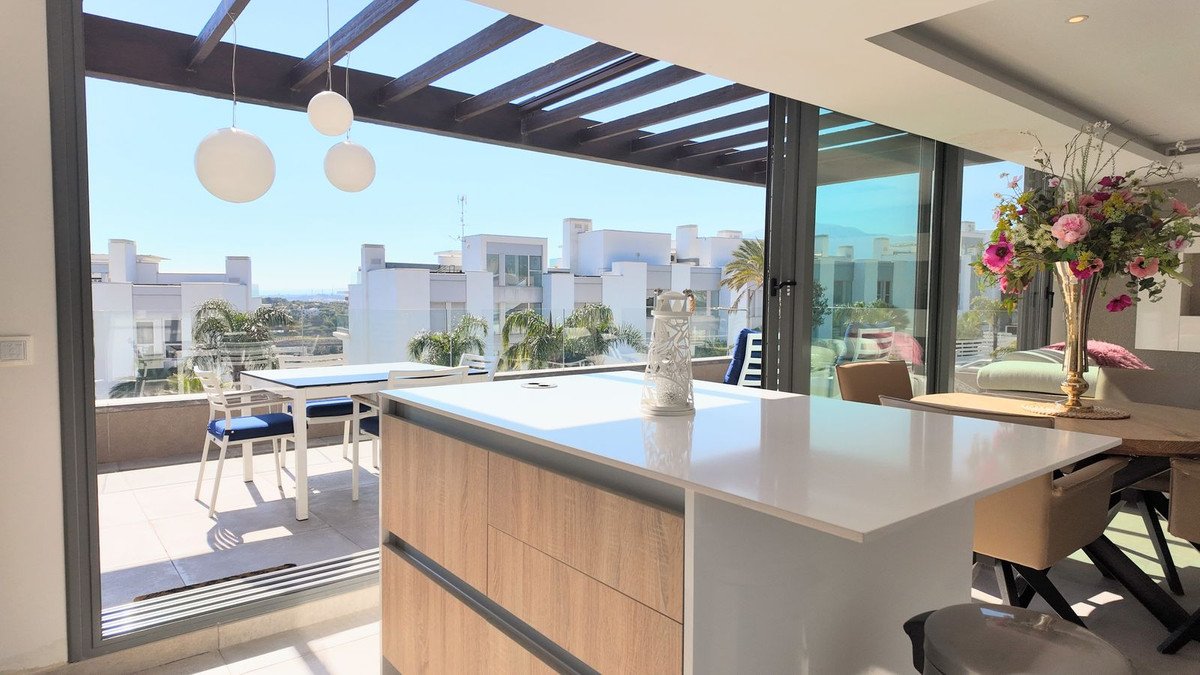 2 Bed Top Floor Apartment in Cancelada