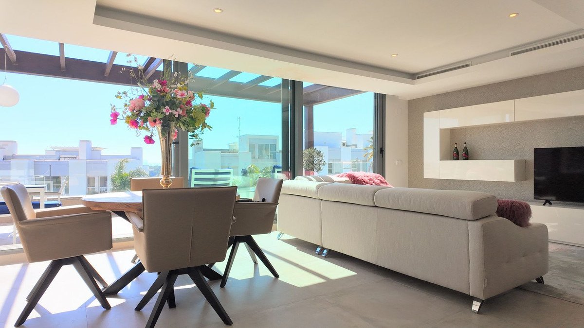2 Bed Top Floor Apartment in Cancelada
