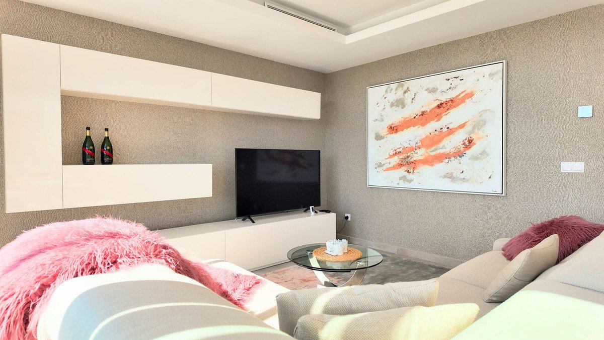 2 Bed Top Floor Apartment in Cancelada