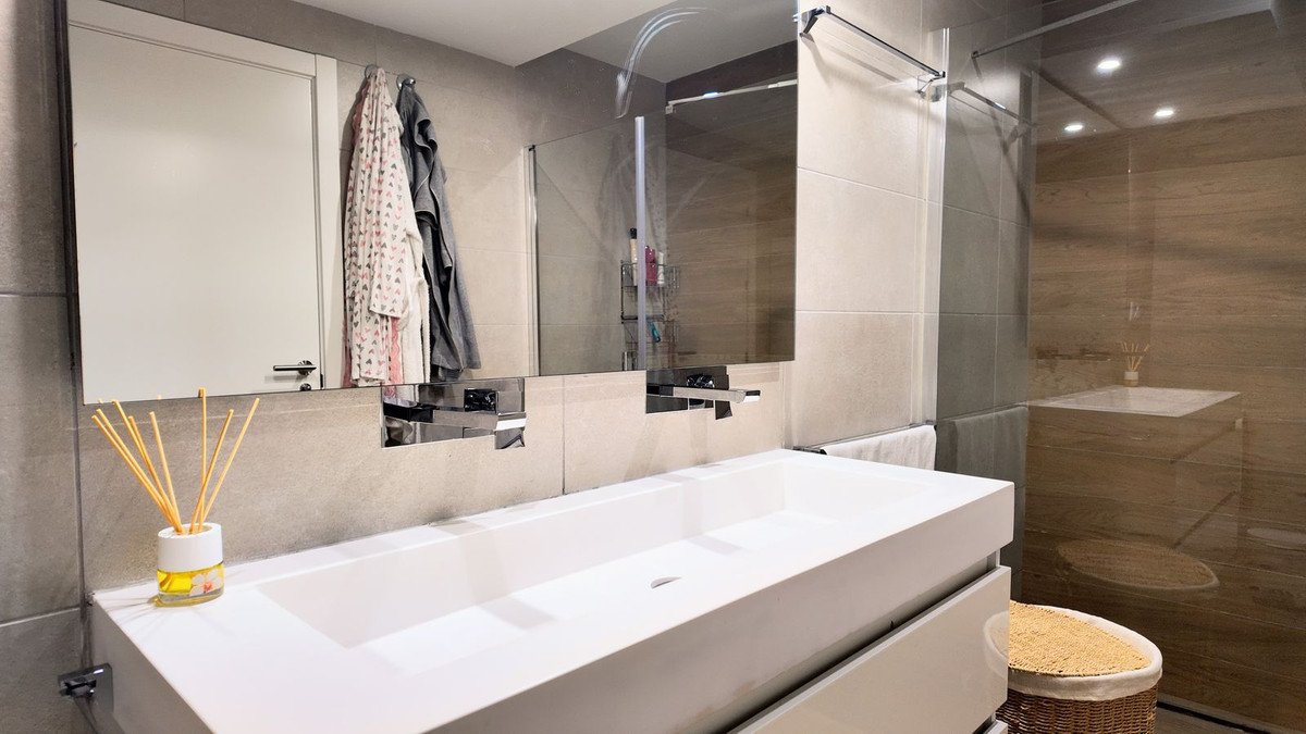 2 Bed Top Floor Apartment in Cancelada