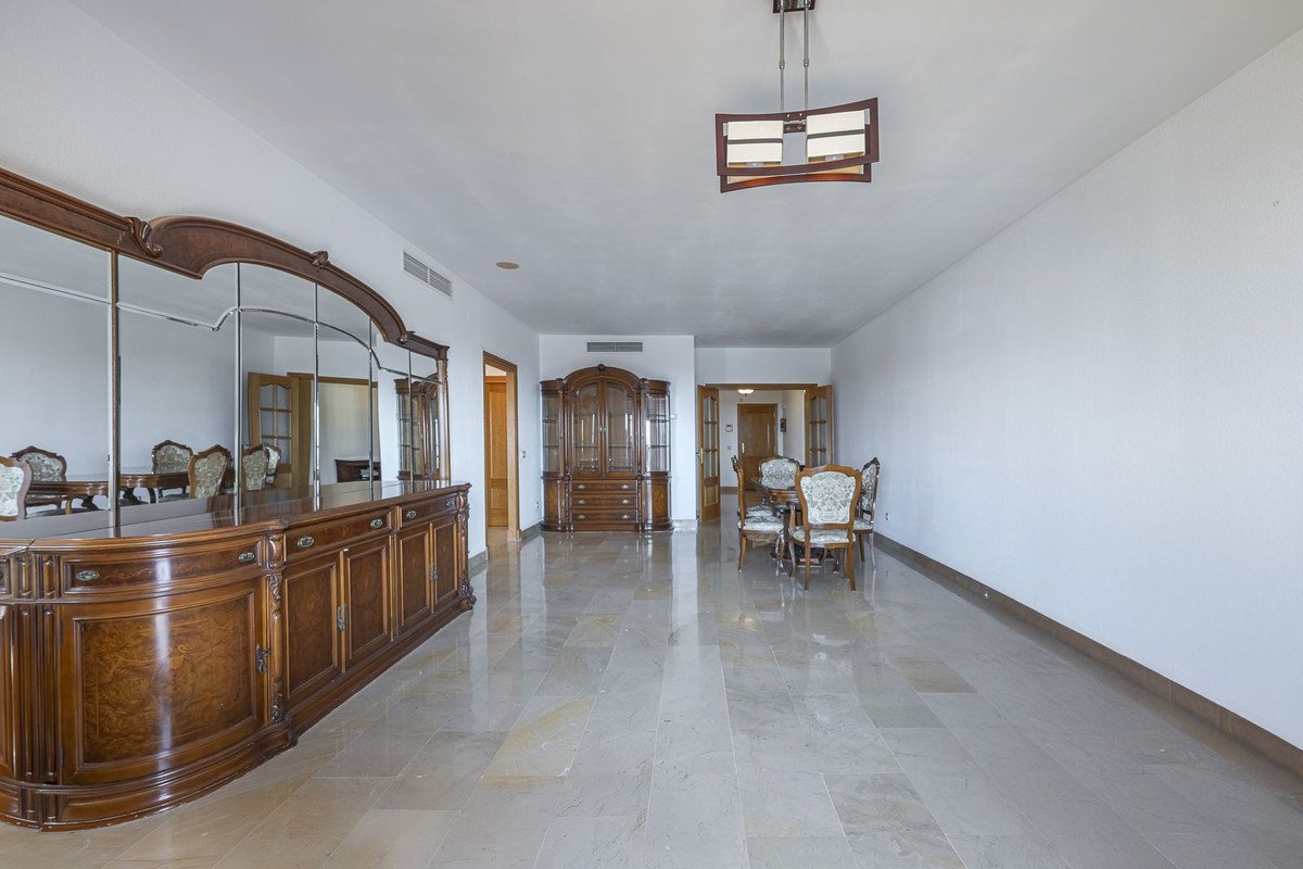 3 Bed Middle Floor Apartment in San Pedro de Alcántara