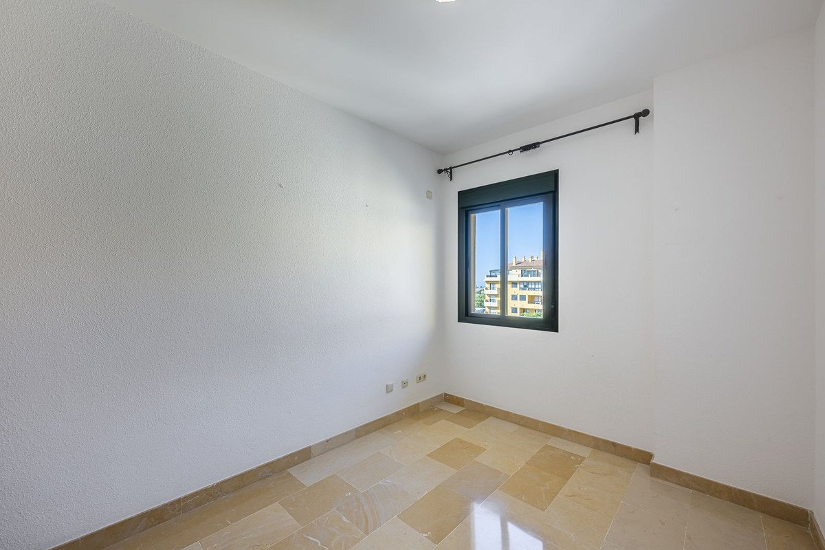 3 Bed Middle Floor Apartment in San Pedro de Alcántara