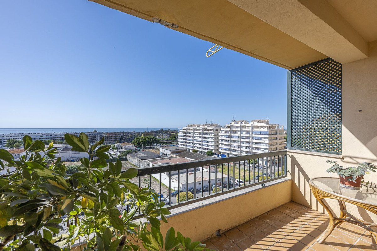 3 Bed Middle Floor Apartment in San Pedro de Alcántara
