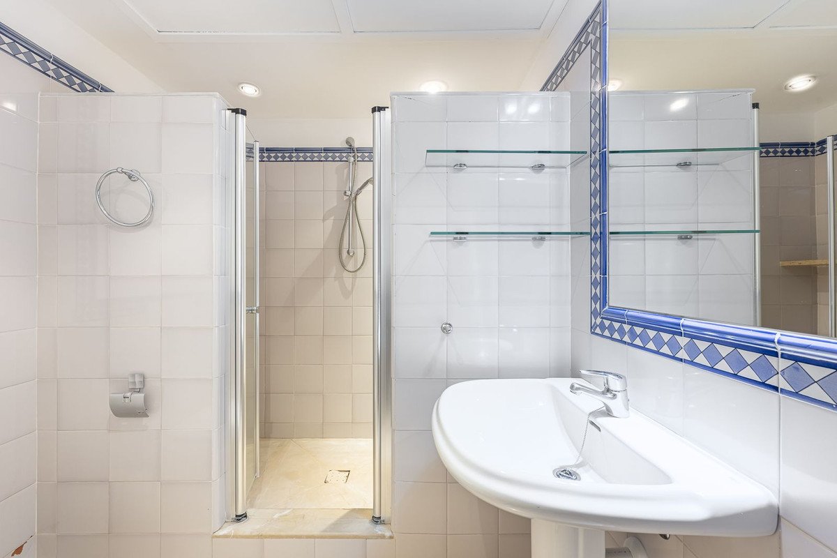3 Bed Middle Floor Apartment in San Pedro de Alcántara