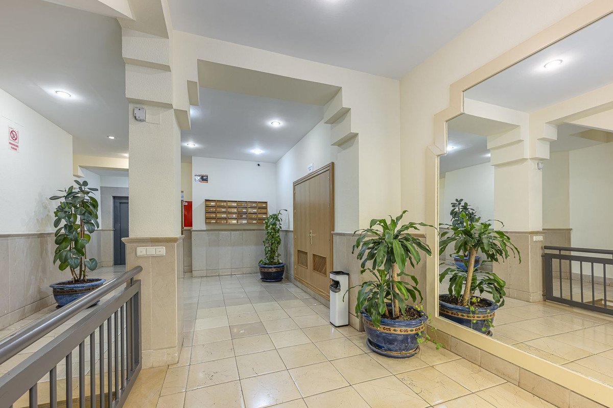 3 Bed Middle Floor Apartment in San Pedro de Alcántara