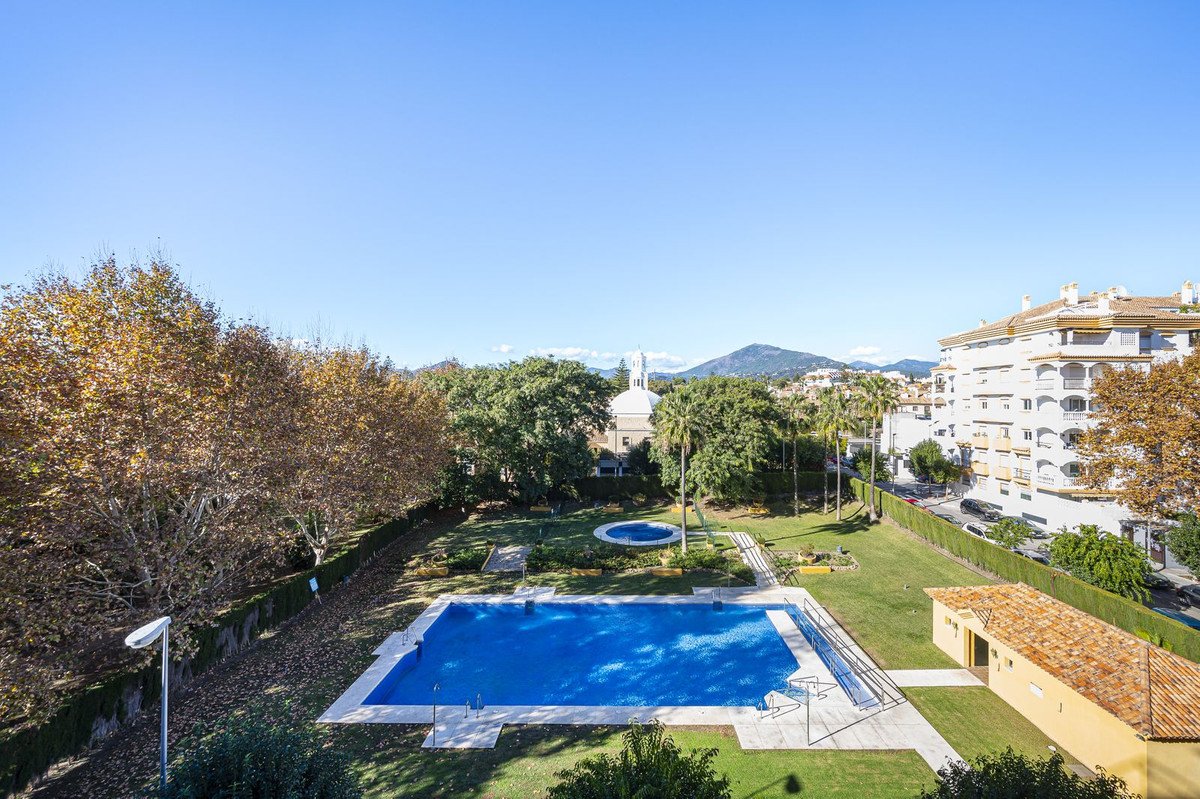 3 Bed Middle Floor Apartment in San Pedro de Alcántara