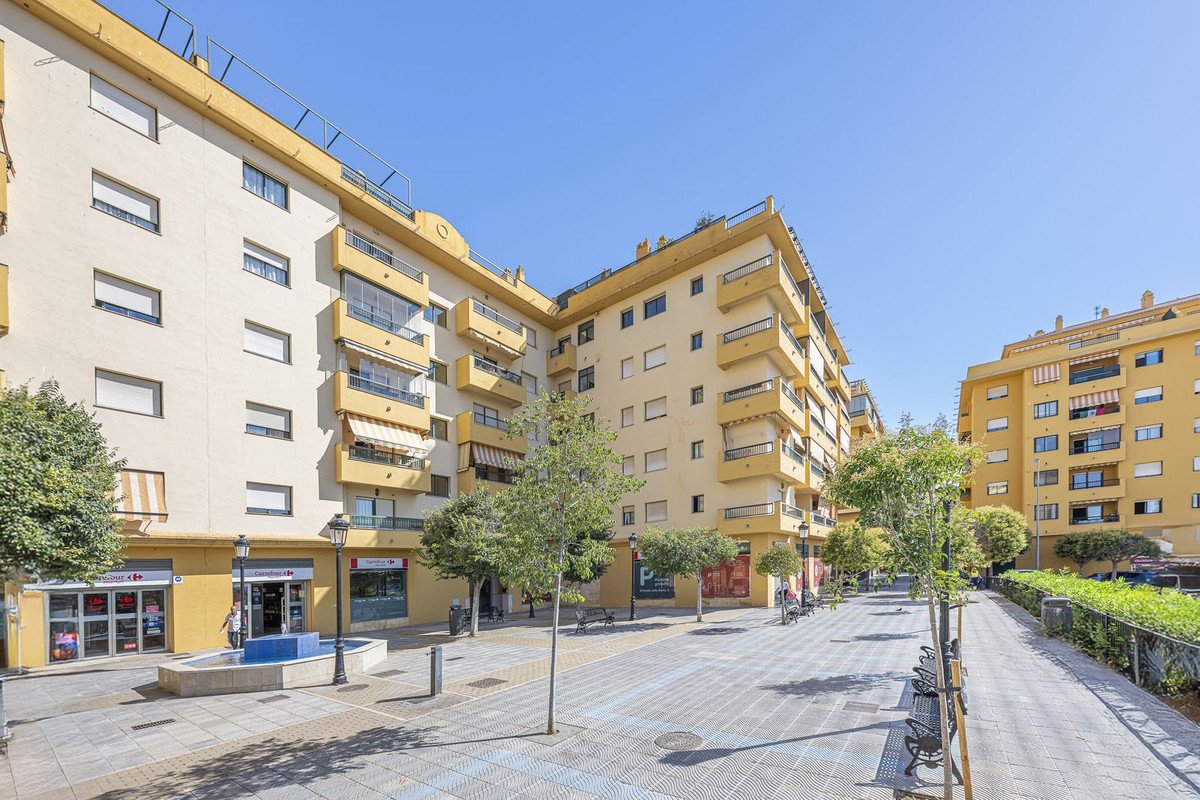 3 Bed Middle Floor Apartment in San Pedro de Alcántara