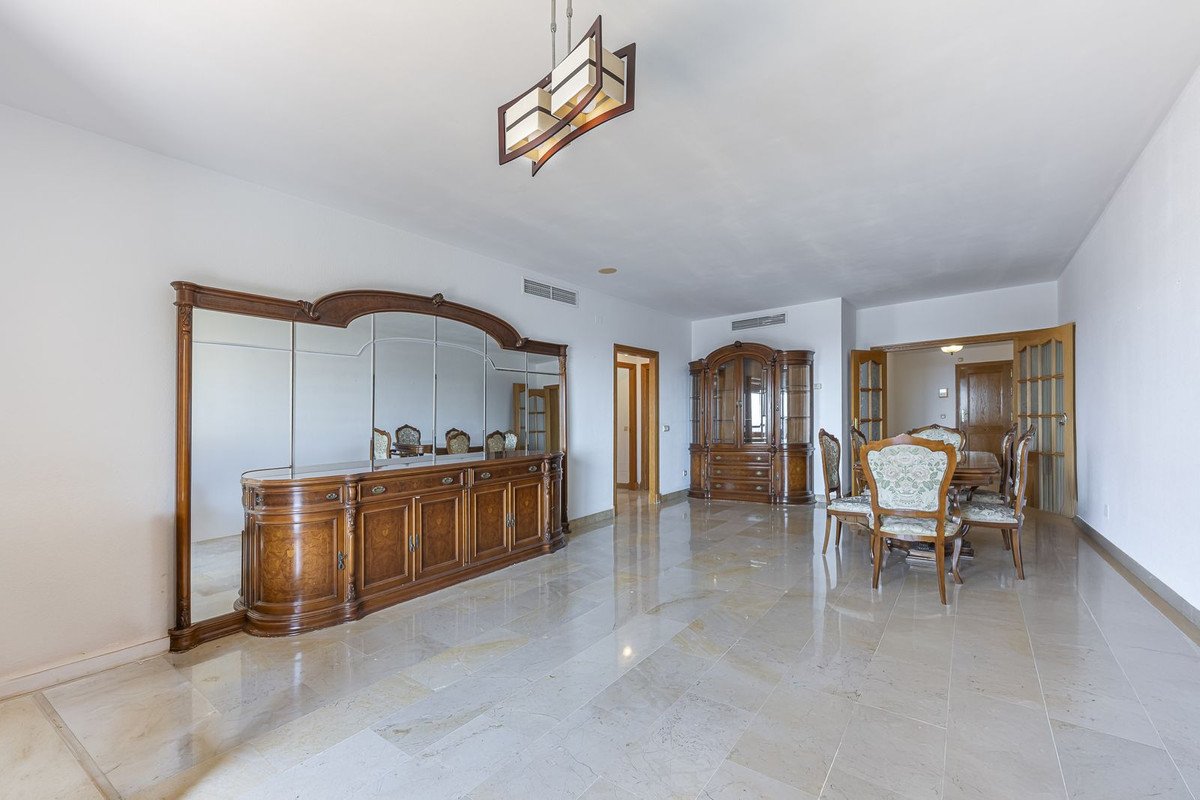 3 Bed Middle Floor Apartment in San Pedro de Alcántara