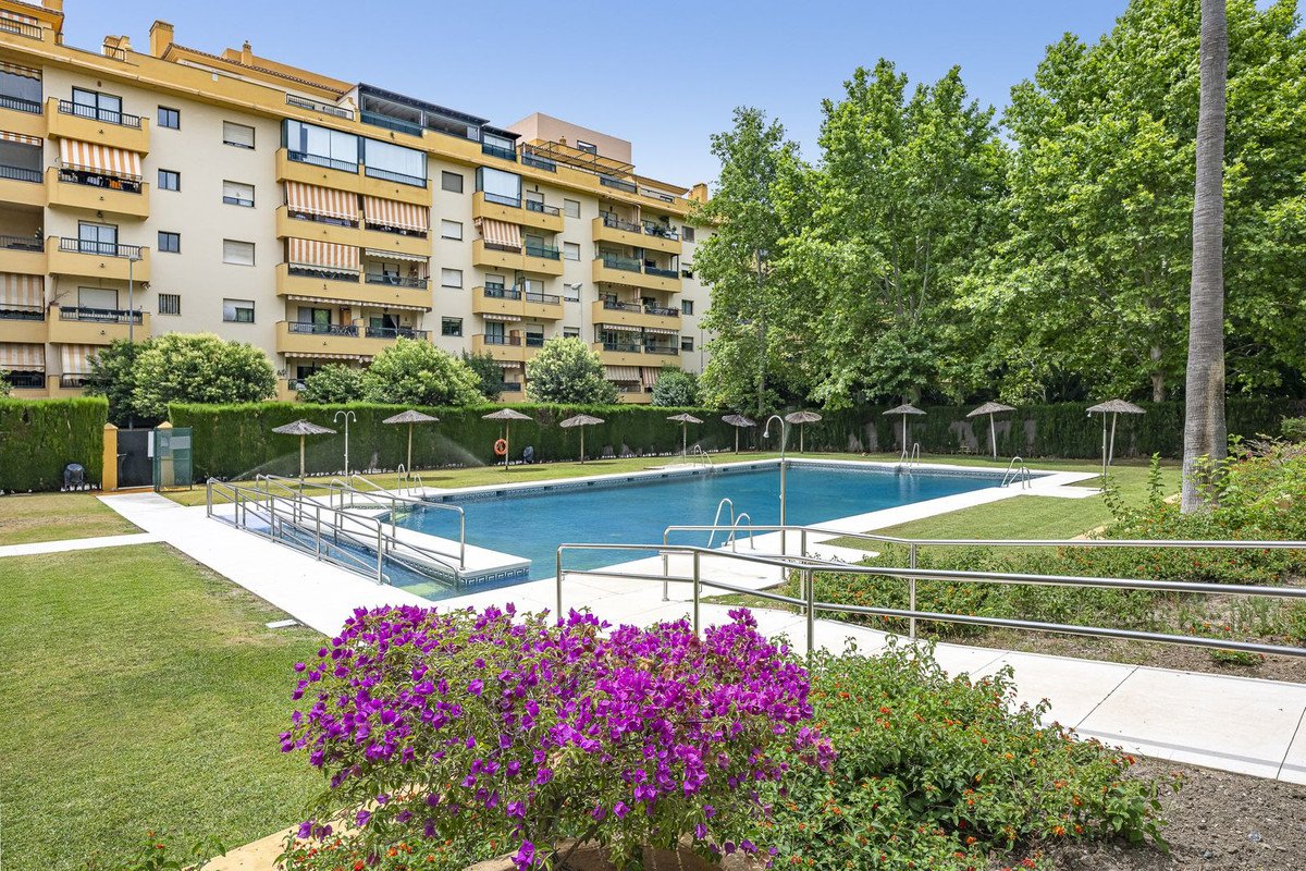 3 Bed Middle Floor Apartment in San Pedro de Alcántara