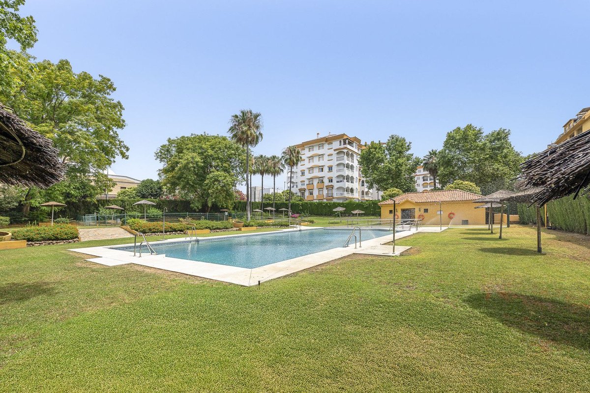 3 Bed Middle Floor Apartment in San Pedro de Alcántara