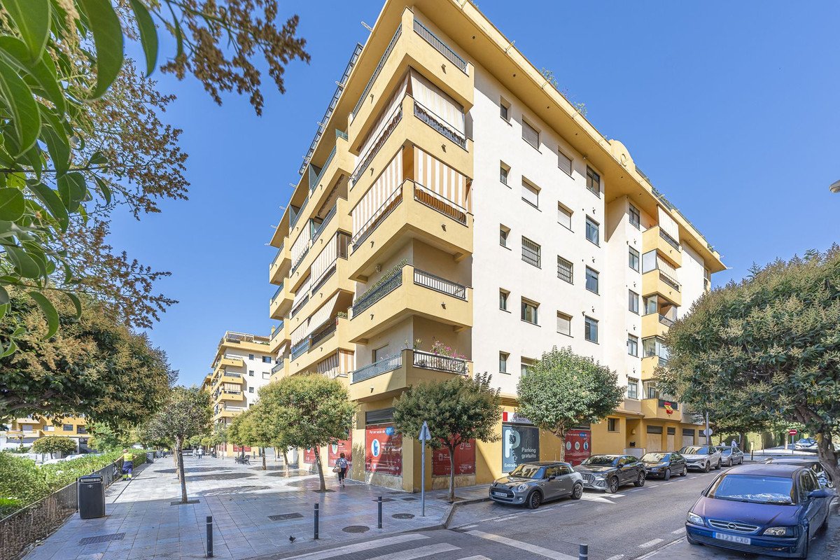 3 Bed Middle Floor Apartment in San Pedro de Alcántara