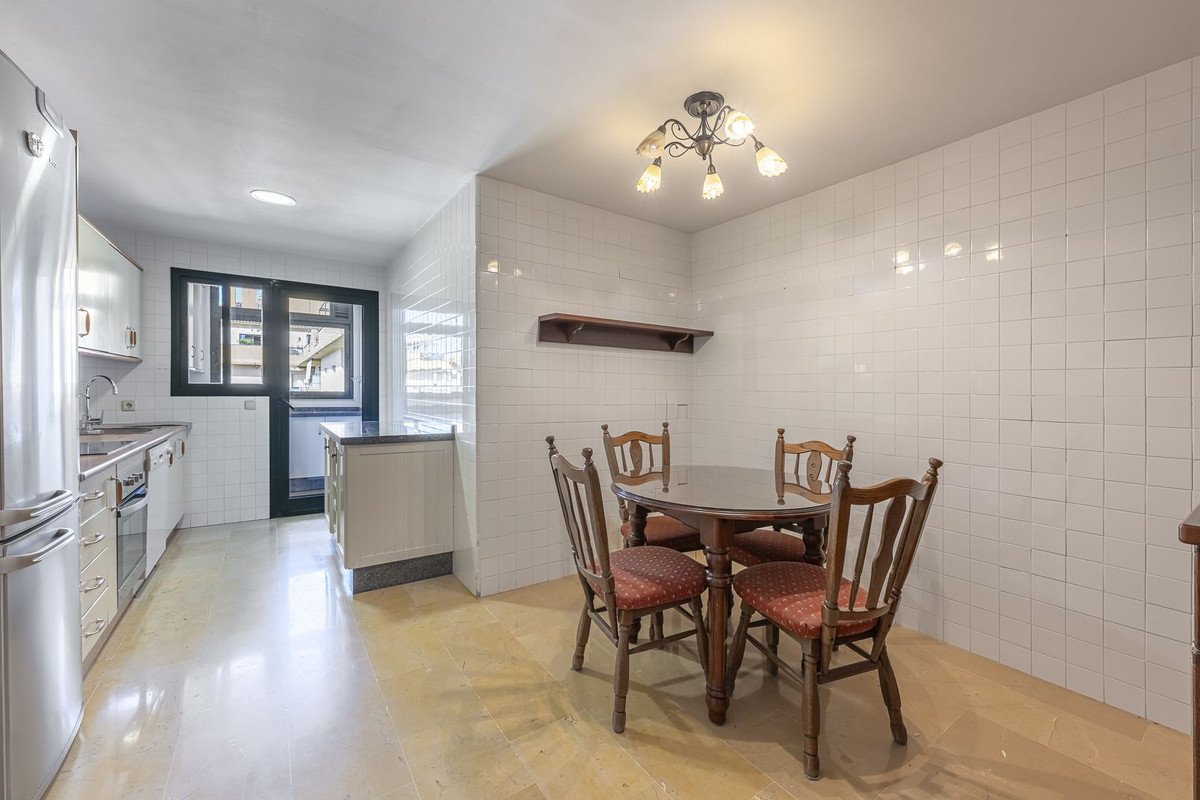 3 Bed Middle Floor Apartment in San Pedro de Alcántara
