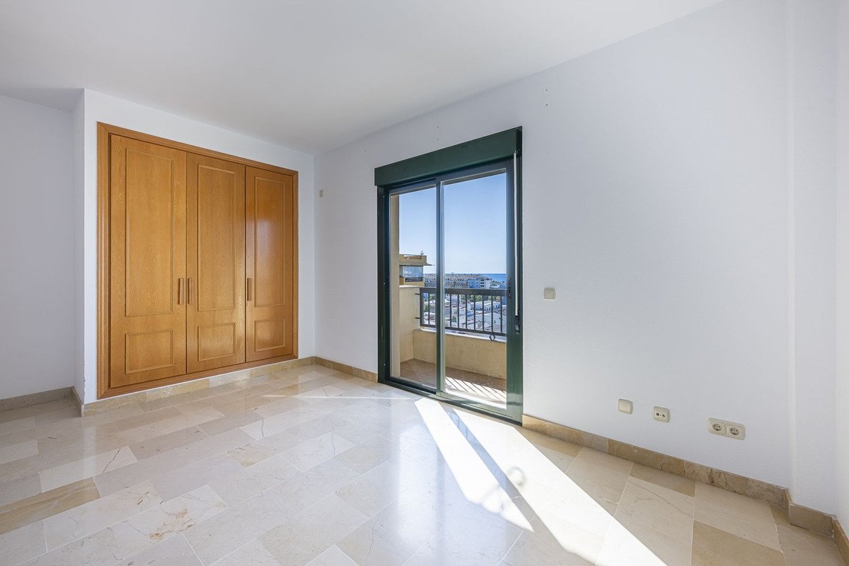 3 Bed Middle Floor Apartment in San Pedro de Alcántara