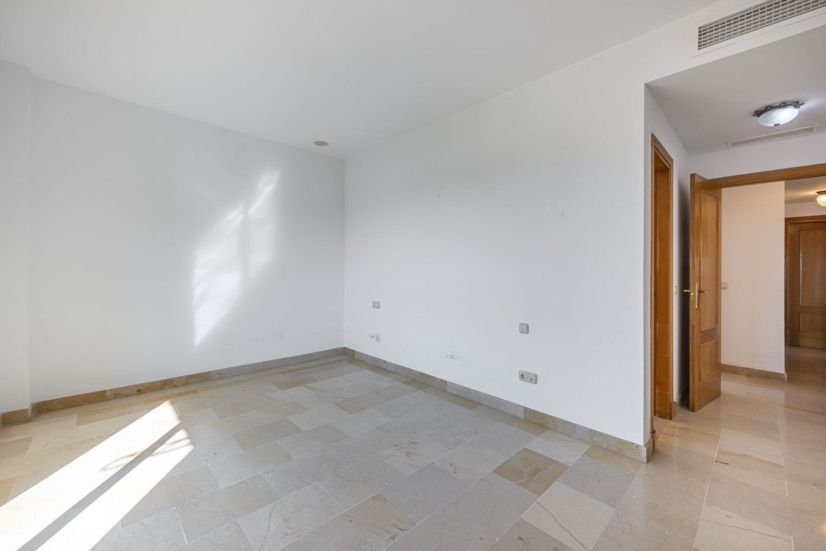 3 Bed Middle Floor Apartment in San Pedro de Alcántara