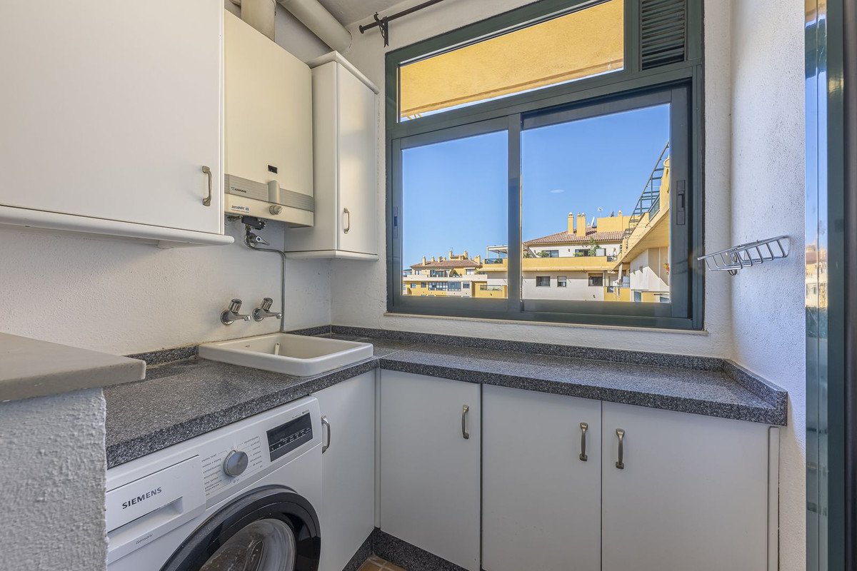 3 Bed Middle Floor Apartment in San Pedro de Alcántara