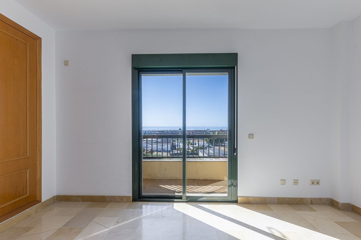 3 Bed Middle Floor Apartment in San Pedro de Alcántara