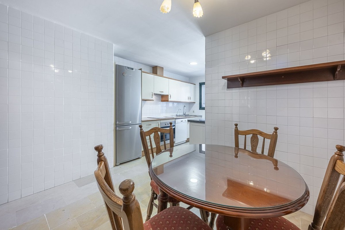 3 Bed Middle Floor Apartment in San Pedro de Alcántara