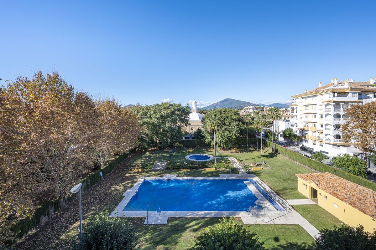 3 Bed Middle Floor Apartment in San Pedro de Alcántara