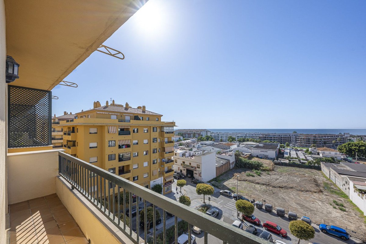 3 Bed Middle Floor Apartment in San Pedro de Alcántara