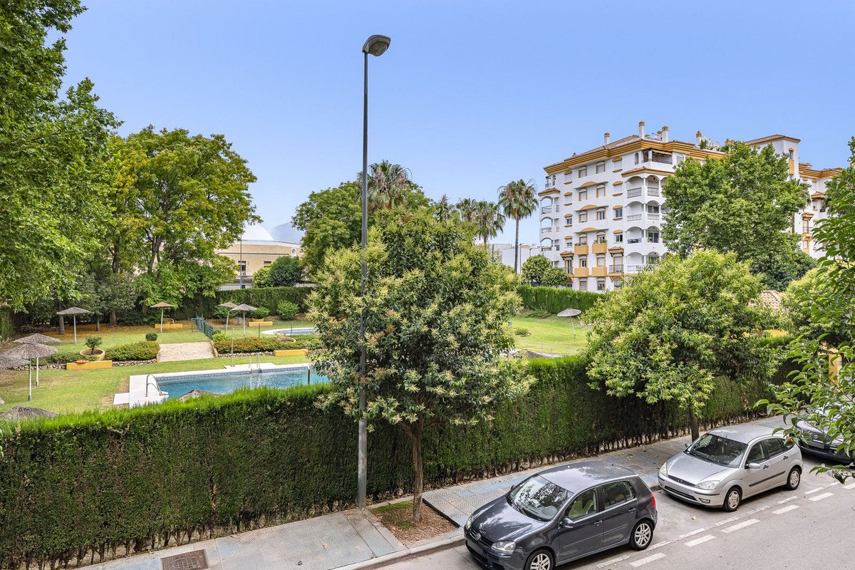 3 Bed Middle Floor Apartment in San Pedro de Alcántara