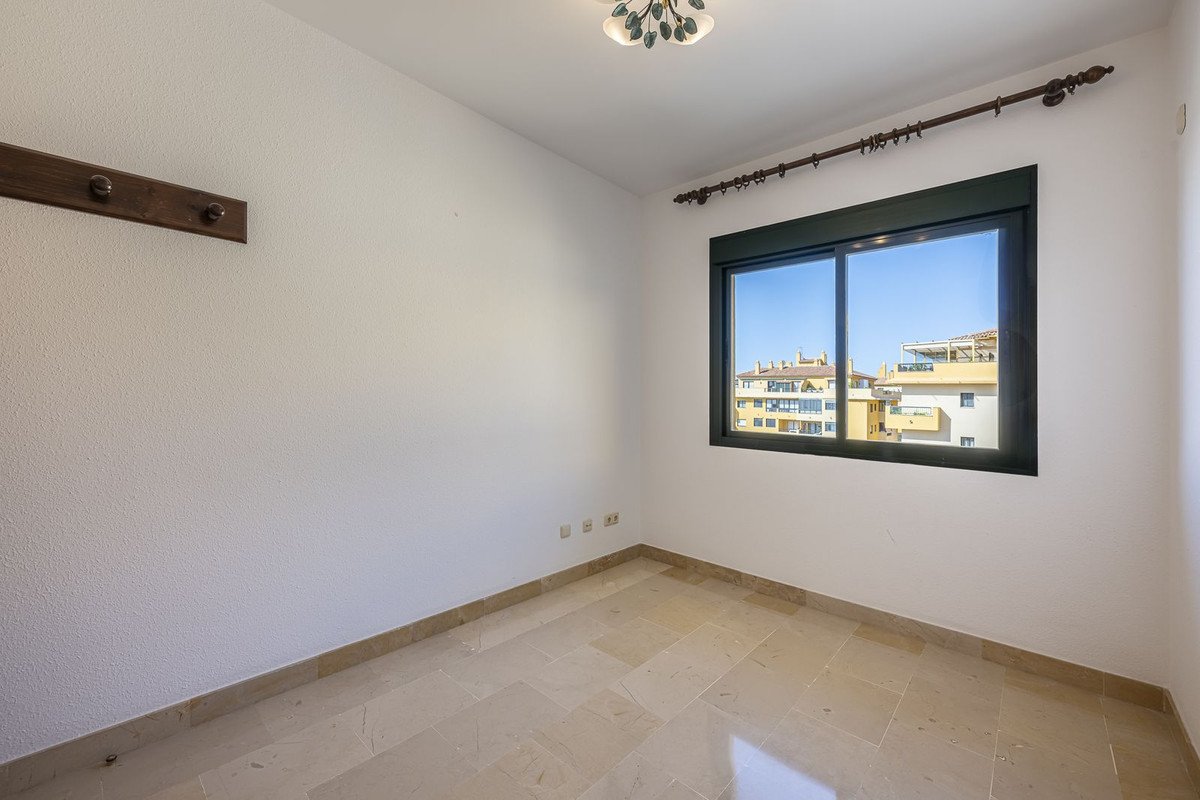 3 Bed Middle Floor Apartment in San Pedro de Alcántara