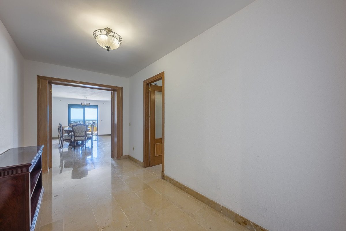 3 Bed Middle Floor Apartment in San Pedro de Alcántara