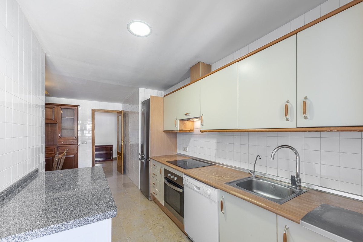 3 Bed Middle Floor Apartment in San Pedro de Alcántara