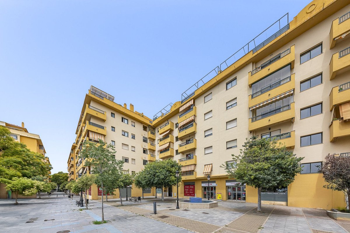 3 Bed Middle Floor Apartment in San Pedro de Alcántara