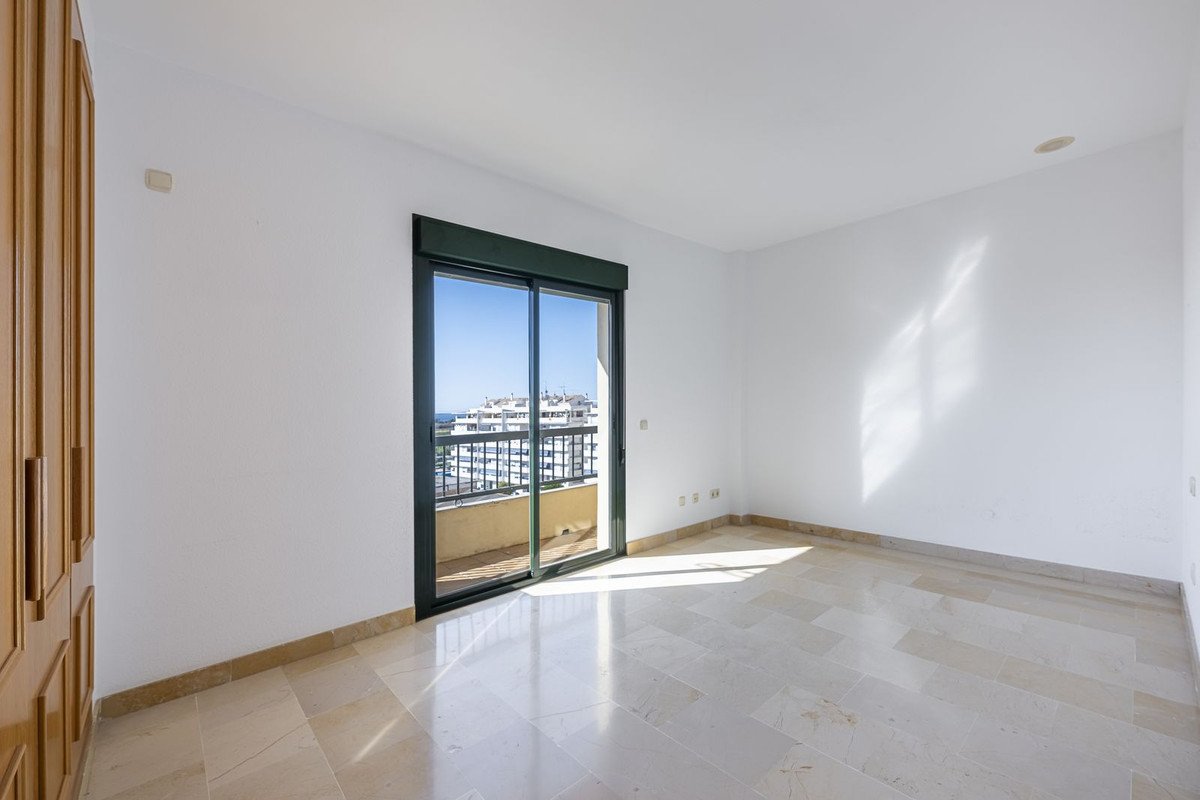 3 Bed Middle Floor Apartment in San Pedro de Alcántara