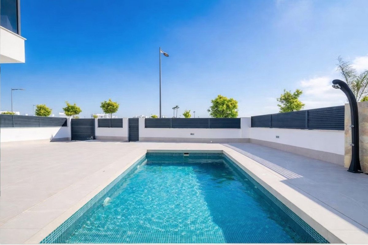 5 Bed Detached Villa in Santa Rosalia Lake and Life Resort