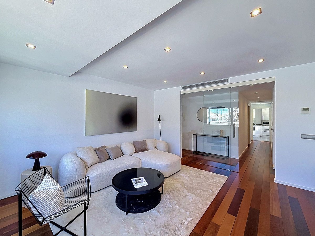 2 Bed Middle Floor Apartment in Centro Histórico