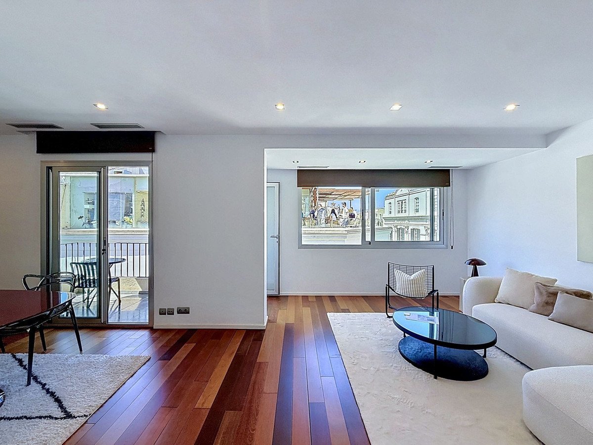 2 Bed Middle Floor Apartment in Centro Histórico